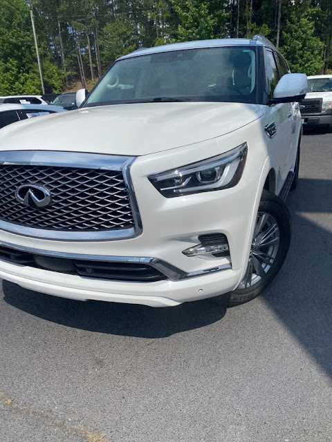 2023 INFINITI QX80 LUXE